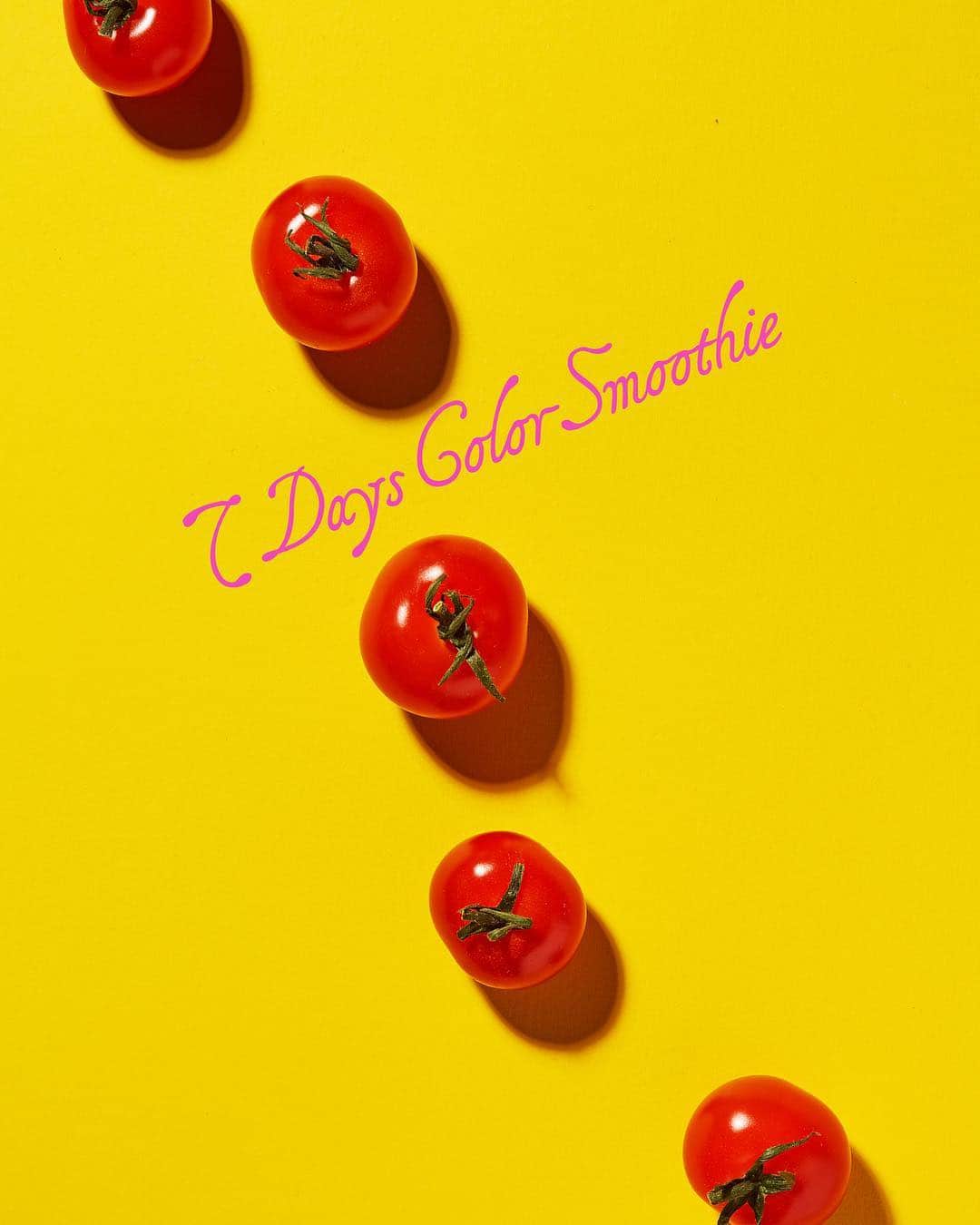 セブンデイズカラースムージー【公式】のインスタグラム：「トマトに多く含まれている 🍅【リコピン】🍅 リコピンは美肌効果や抗酸化作用があるんです✨✨ 熱にも強いため、加熱したりオリーブオイルと組み合わせると吸収力が高まります💡 これからの季節、日焼け対策にもおすすめです🤗 #トマト#リコピン #美容#diet#love#7DCS#다이어트#セブカラ#ラグマジ #ダイエット#スムージー#smoothie#ダイエット中#ご褒美ダイエット#ヨガ#yoga#おうちダイエット#置き換えダイエット#セブカラダイエット#アンチエイジング#7デイズカラースムージー#7デイズカラーダイエット 🌈あなたもカラフルな毎日を🌈」