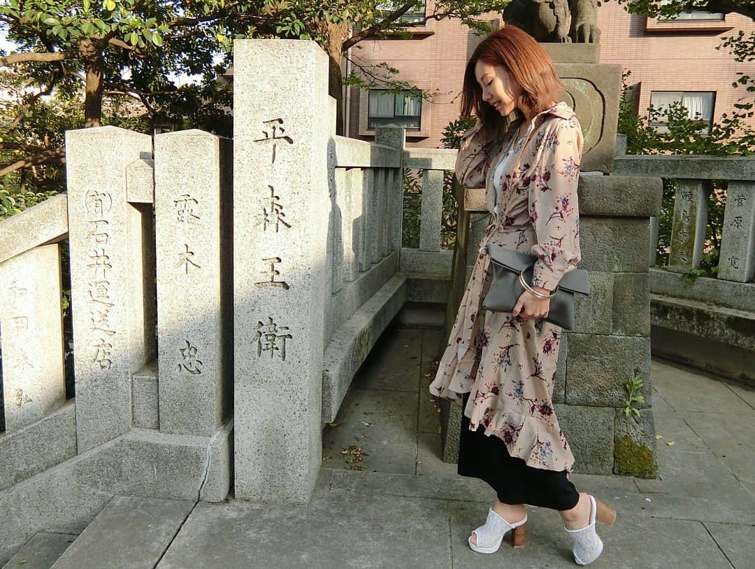 ひよこ先輩さんのインスタグラム写真 - (ひよこ先輩Instagram)「【 @fifth_store 】コーデ 安定の神社巡り😎😂笑 最近ポカポカやから外出るの楽しい(*^^*) 今見たら25%OFFクーポン配布してたよ😊✨ 【シャツ】フラワーフィッシュテールシャツワンピース 【インナー】Vネックレースキャミニット 【バッグ】サークルバックル3way . #fifth #fifthtl #フィフス #フラワーフィッシュテールシャツワンピース #Vネックレースキャミニット #サークルバックル3way #プチプラコーデ #プチプラ #コーデ #今日のコーデ #ファッション #fashion  #style #ootd #instagood #instafashion #bag #ニット #全身コーデ #春コーデ #ショートヘア #ミディアム #ボブ」4月13日 20時11分 - piyo14ko
