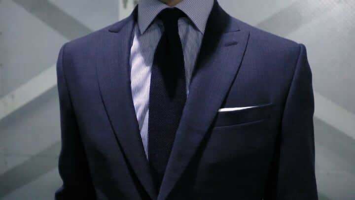 ハーディエイミスのインスタグラム：「From robust shoulder silhouettes to minimal structuring. Discover your signature fit in the Shoulder Suit Fit Guide. #HardyAmies #SavileRow #tailoring」