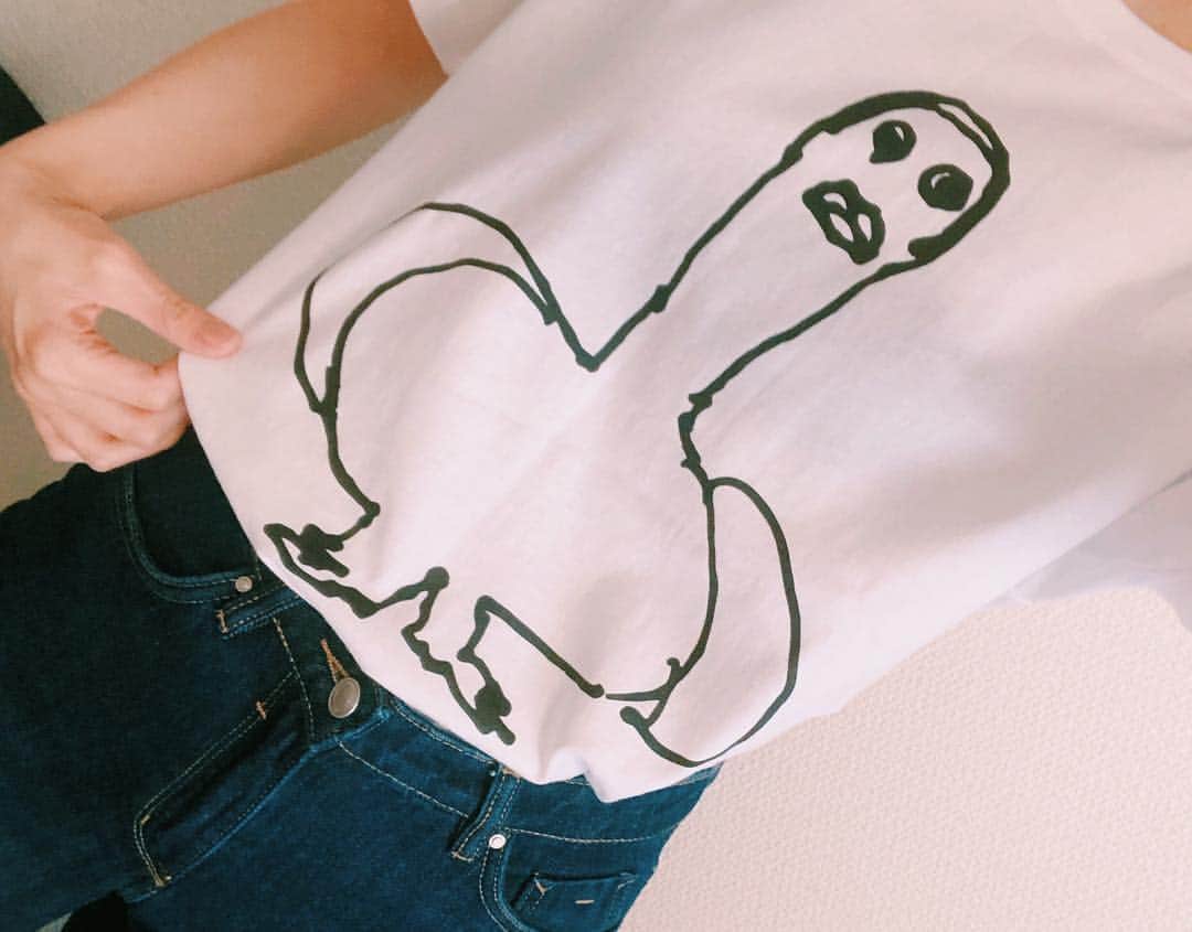 深川麻衣 さんのインスタグラム写真 - (深川麻衣 Instagram)「さて、問題です。。 これは何の動物でしょうか？ ヒント:鳥 #ふじ子の恋 #スタッフさんの絵心から生まれたこのTシャツ。 #画伯 #味」4月14日 18時07分 - fukagawamai.official