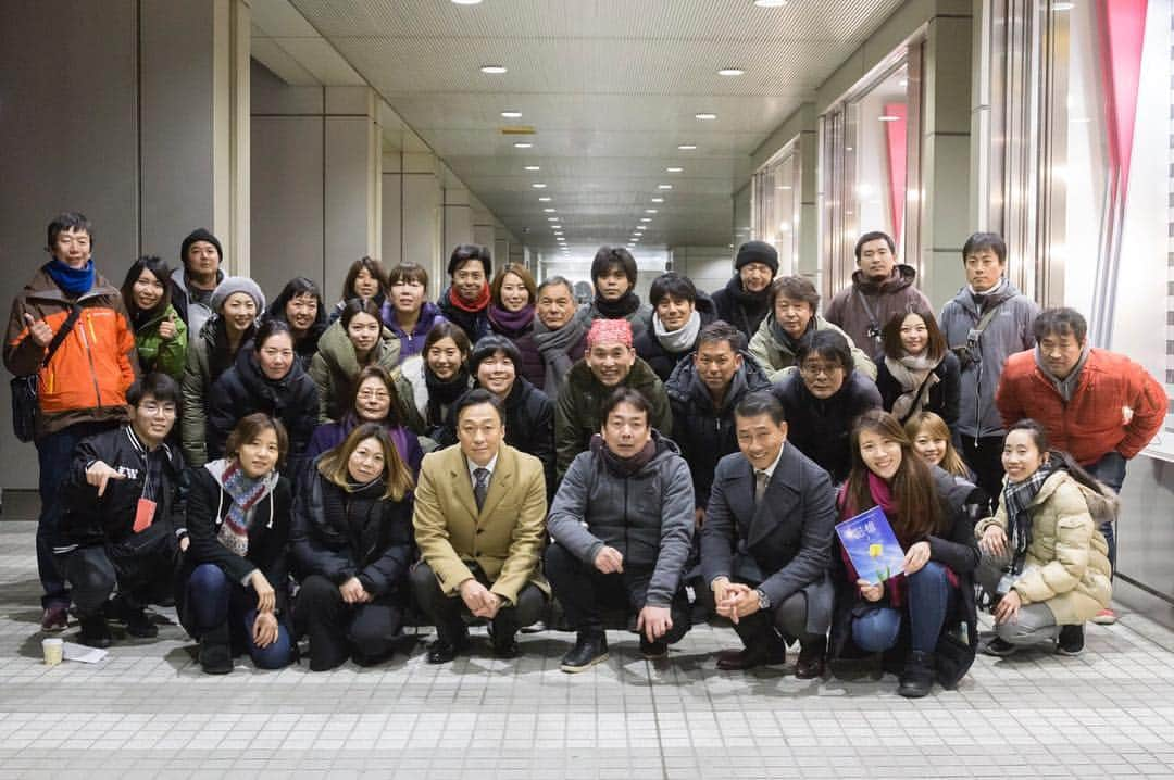 フジテレビ「記憶」さんのインスタグラム写真 - (フジテレビ「記憶」Instagram)「. ‪日韓主演俳優の豪華共演が実現した 第1話と第4話のおでん屋🍢のシーン、 いかがでしたか❓✨‬ ‪これにてイ・ソンミンさんの出演は終わりですが、 続いて2PM ジュノさんのカメオ出演がございます‼️‬ ‪どうぞお楽しみに😊☘‬ ‪最後にイ・ソンミンさんと中井貴一さんと‬ ‪スタッフ大集合で記念写真撮りました📷✨‬ . ‪#記憶‬ #中井貴一 #イソンミン #2PM #ジュノ #阿南健治」4月14日 18時09分 - kioku_drama