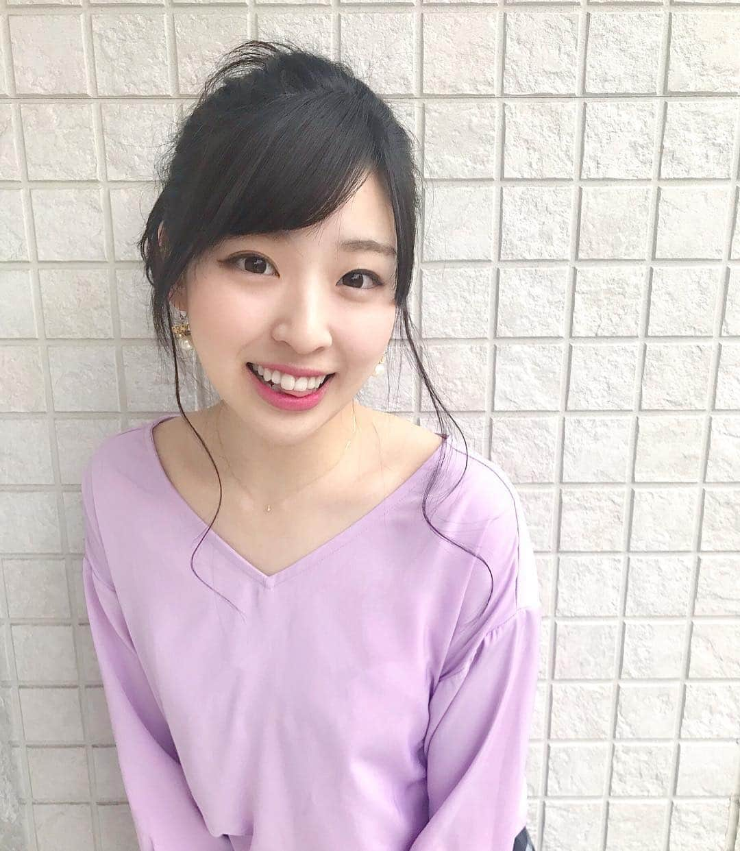 黒田詩織さんのインスタグラム写真 - (黒田詩織Instagram)「・ ここ数日花粉が多くて 鼻声が治らない、、😭 外に出るときはマスク必須です😅 はやくなおってーーーー😂 ・ ・ #神戸レタス#ファッション#コーデ#春トップス#ミスキャンパス立命館#ミスキャン#ミスオブミス#code#fashion#ootd」4月14日 10時30分 - shiori_kuroda04