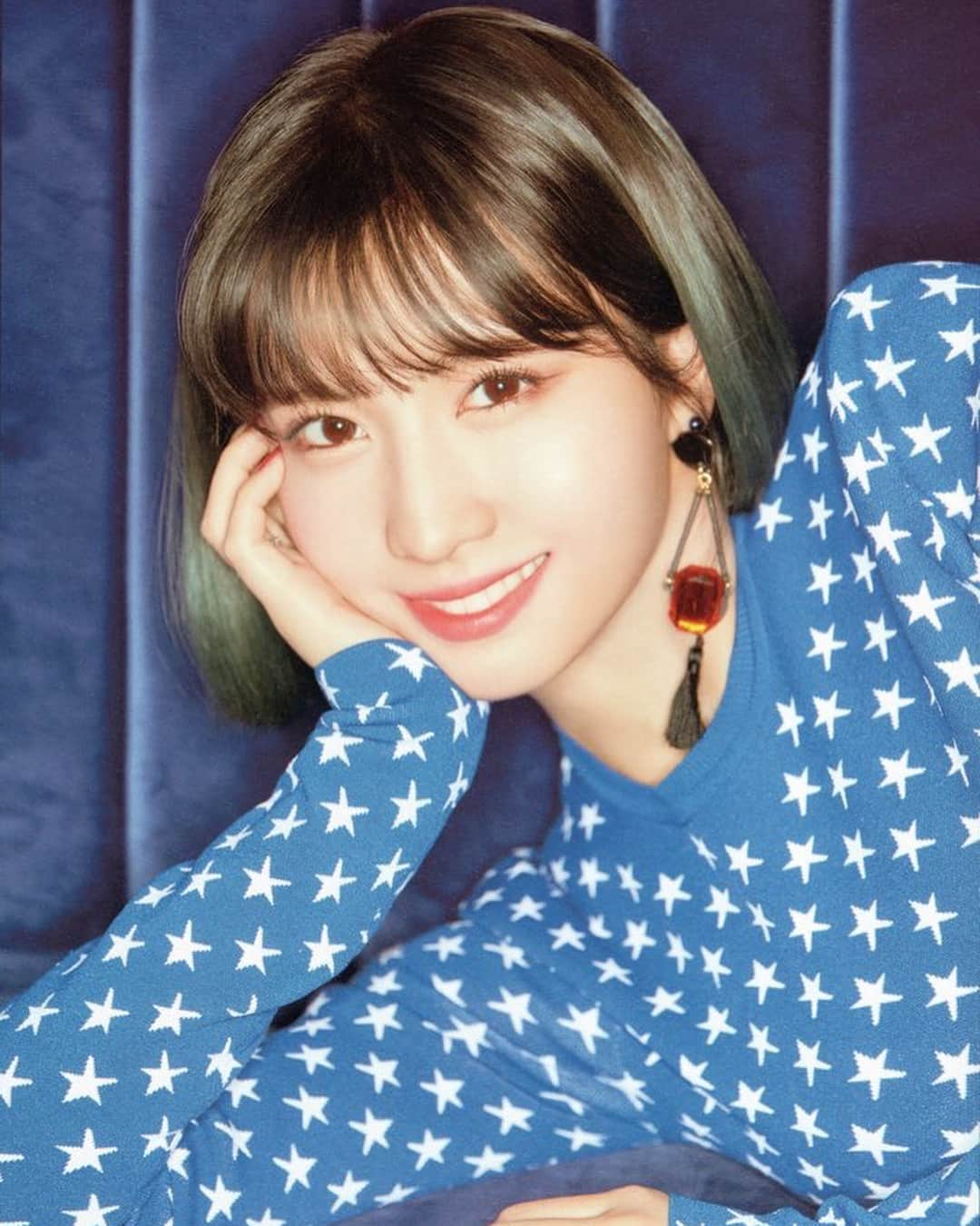 モモさんのインスタグラム写真 - (モモInstagram)「[Scans] #모모 - 180413 “What Is Love?” Album Scans | © - vampiretwice  #트와이스 #모모 #平井もも #もも #TWICE」4月14日 14時58分 - momojype