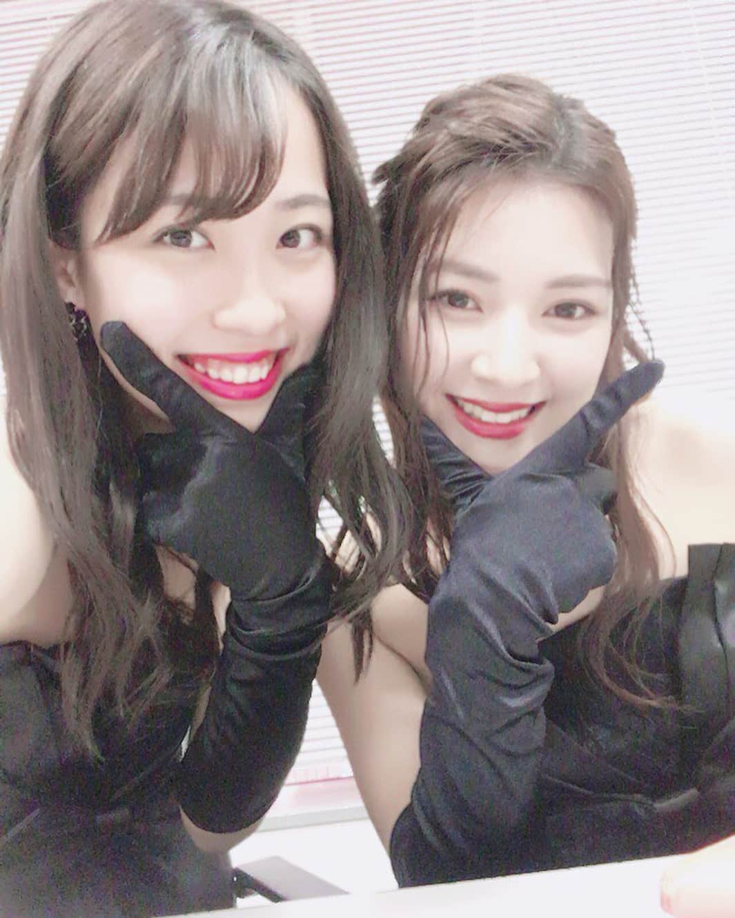 花田茉子さんのインスタグラム写真 - (花田茉子Instagram)「今日は山陰モーターフェスティバルでお仕事です！ ・ ・ #松谷美佳 ちゃん、#果生梨 さんと一緒😆3人とも、仲良しこよしになりました😂💕 ・ ・ 雨で屋外中止になったけど、明日はできるといいな！明日もきてね！ ・ ・ #モーターフェスティバル  #車 #車好き#car#イメージガール#仲良し3人組＃ドレス#dress#松谷美佳#果生梨 #花田茉子」4月14日 15時12分 - makohanada_0719