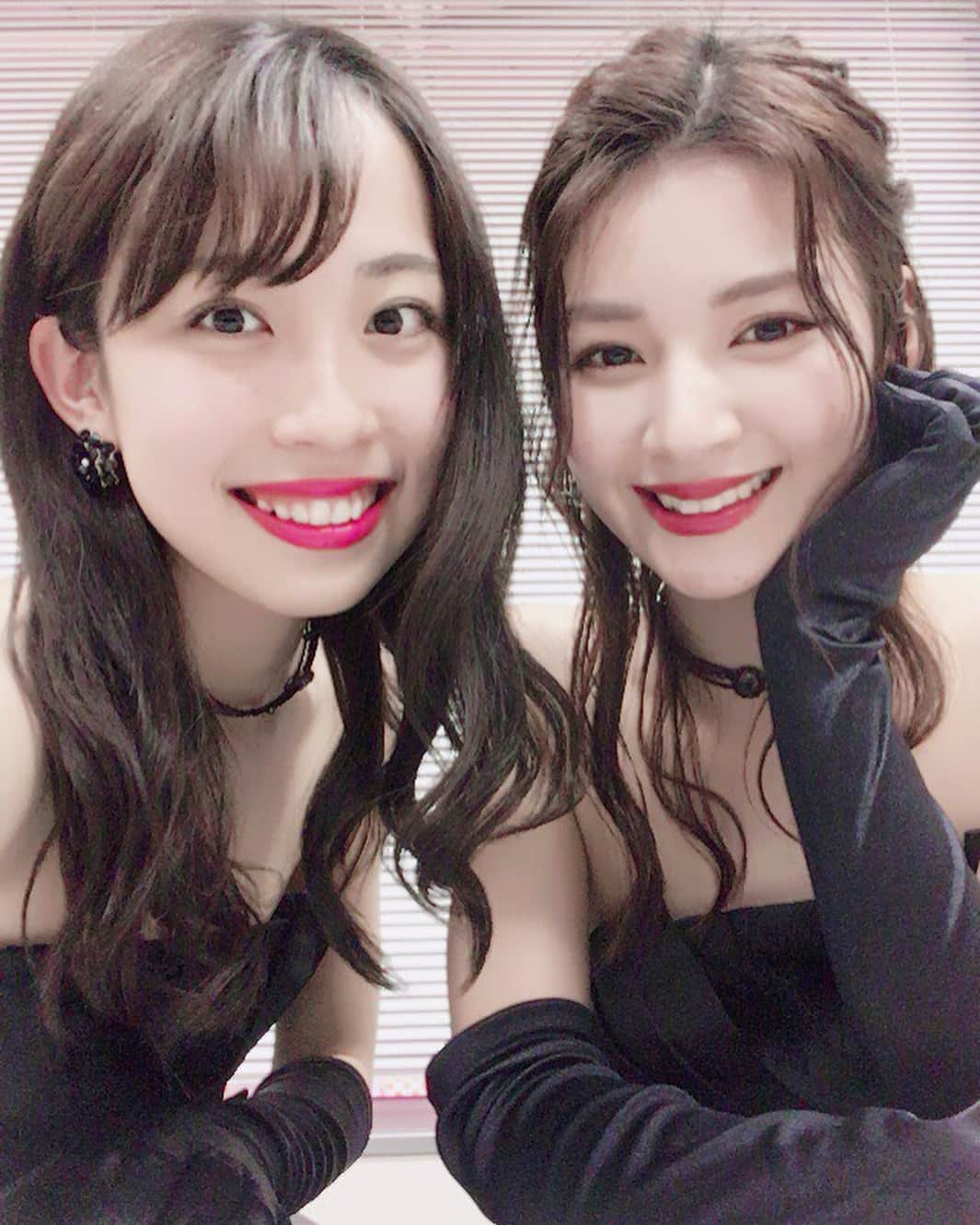 花田茉子さんのインスタグラム写真 - (花田茉子Instagram)「今日は山陰モーターフェスティバルでお仕事です！ ・ ・ #松谷美佳 ちゃん、#果生梨 さんと一緒😆3人とも、仲良しこよしになりました😂💕 ・ ・ 雨で屋外中止になったけど、明日はできるといいな！明日もきてね！ ・ ・ #モーターフェスティバル  #車 #車好き#car#イメージガール#仲良し3人組＃ドレス#dress#松谷美佳#果生梨 #花田茉子」4月14日 15時12分 - makohanada_0719
