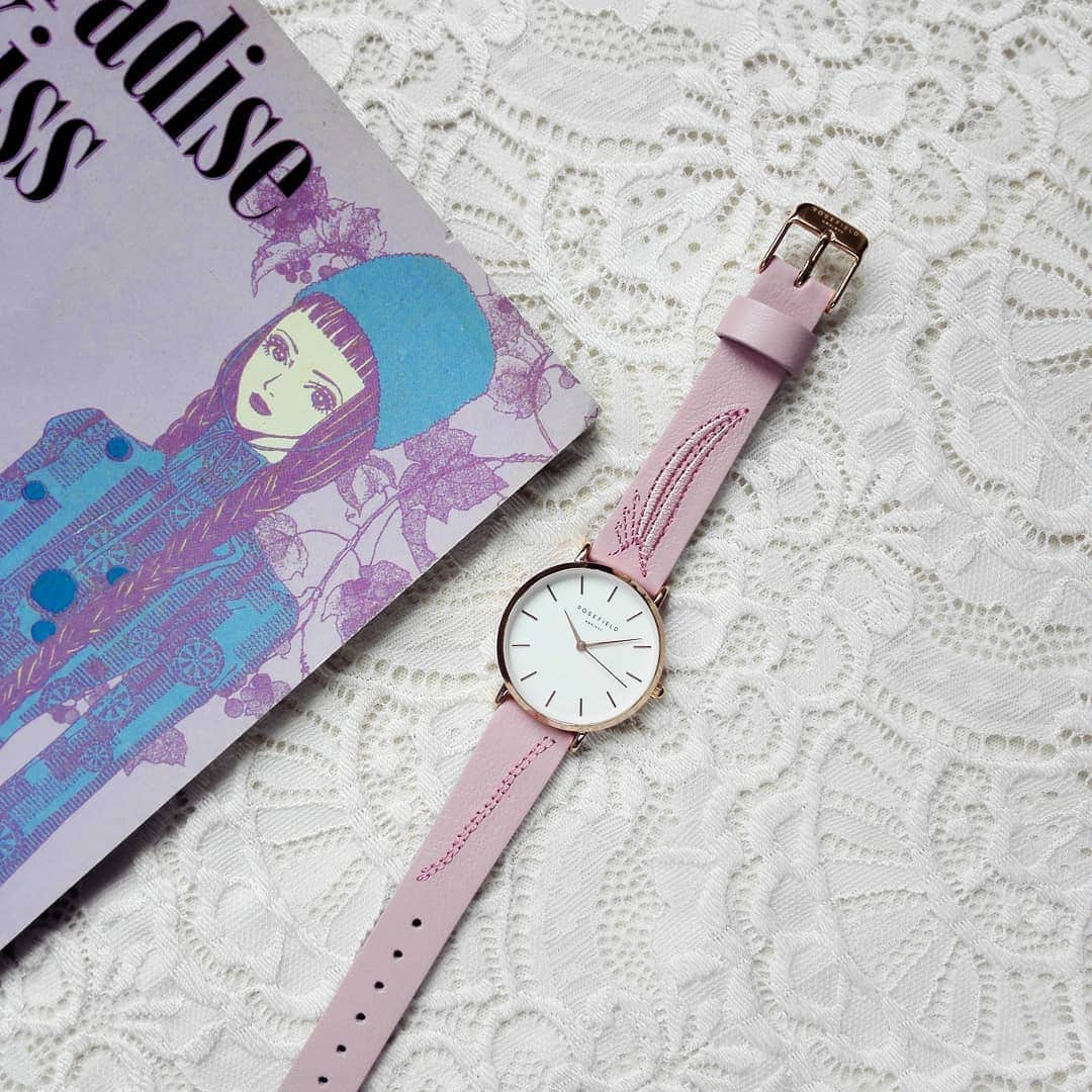 Giuliaのインスタグラム：「🌸⌚🌸 Un orologio rosa con i ricami floreali mi mancava proprio! Fiori ovunque 🌸⌚🌸 Che bellina la nuova collezione #CityBloomCollection di @rosefieldwatches ･ A dire il vero ero super indecisa se prendere quello rosa chiaro oppure quello in bianco ma alla fine ho optato per questo! Qual è il vostro preferito?⌚ #MyRosefieldMoment ･ ･ #oodt #fashion #ファッション #スタイル #今日のコーデ #photooftheday #instagood #picoftheday #view #instacool #lovefashion #italiangirl #me #イタリア人 #イタリア #モデル #可愛い #コーディネート#コーデ」