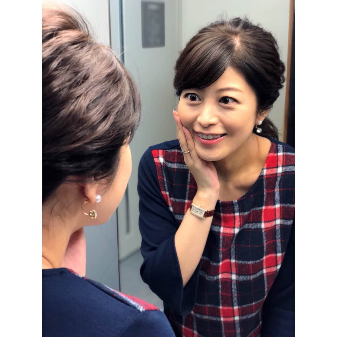 森麻季さんのインスタグラム写真 - (森麻季Instagram)「ESSE5月号の美容アイテム特集 掲載されています #1枚目はその時に使わなかった写真 #esse #雑誌#雑誌掲載 #森麻季」4月14日 20時14分 - maki.mori_m