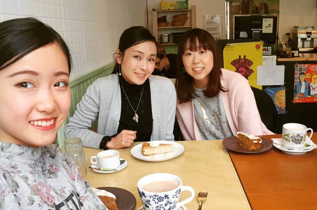 平井絵巳のインスタグラム：「💕女子会💕リヨン💕 ビーガンカフェへ！！ #girls#lyon#cafe time # vegan cafe#」