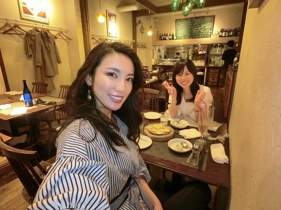 吉田愛璃のインスタグラム：「可愛い妹分とご飯😋🍴 閉店ギリギリまで喋り倒した🤣笑 また明日からわたしも頑張ろう💓」