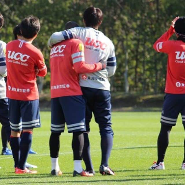 のインスタグラム：「Congratulations, best wishes Nara 😀😀🎊🍻🎊🍻🎊🍻」