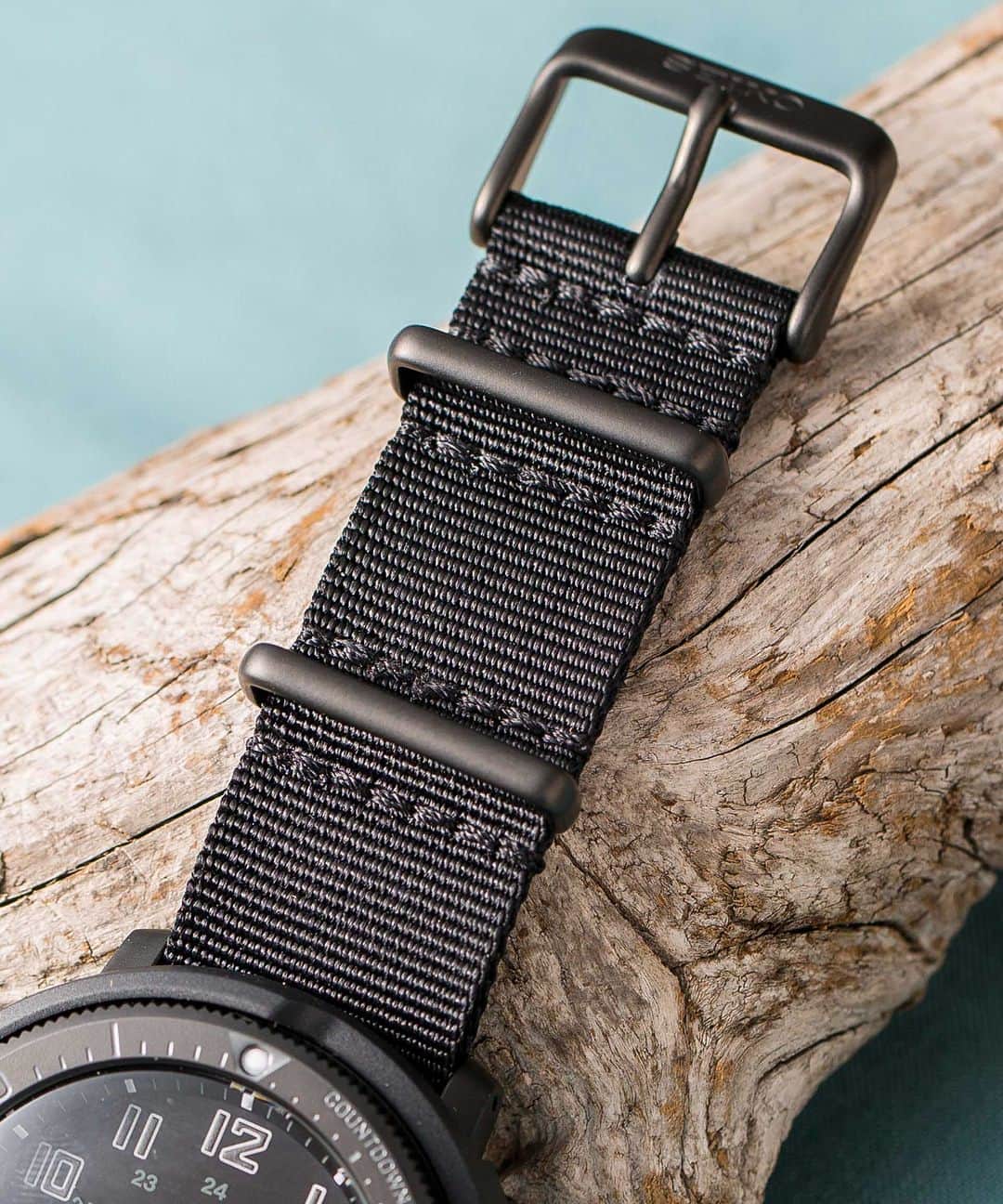 セイコーさんのインスタグラム写真 - (セイコーInstagram)「Seiko Prospex Fieldmaster Limited Edition nano・universe Exclusive Model  セイコーのヒストリカルモデルからインスパイアされたナノ・ユニバース別注モデル。針の形状やアラビア数字のアワーマークのフォントが、クラシカルな雰囲気を演出。衝撃からムーブメントを保護する外胴プロテクター構造に加え、20気圧防水機能も備えています。手首の動きを妨げないように、りゅうずは4時の位置に配置。実用的なフィールドウオッチに多い、カウントダウン機能つきの回転ベゼルを採用しています。ナノ・ユニバース別注モデルとして、ケース、ダイヤルをブラックに仕上げました。裏ぶたには別注の証としてナノ・ユニバースのロゴが入ります。  https://www.seiko-watch.co.jp/prospex/land/fieldmaster/sbdj043  #seikosince1881 #seiko #prospex #ナノユニバース #seiko_nu #nu #watch #watches  #limitededition #セイコー #プロスペックス #since1881 #1881」4月15日 10時36分 - seikowatchjapan