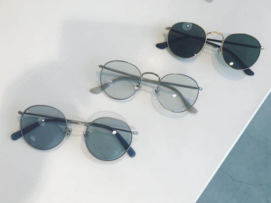 Zoff Officialのインスタグラム：「Sunday🌞 ゾフ サングラスコレクション🕶 晴れた日には、こんな爽やかなカラーのサングラスもおすすめです🕶 ZN182G01_56E1 ZN182G01_15E1 ZK182G04_16E1 ¥5,500（税込） #zoff#sunglasses#fashion#eyewear#eyeweardesign#サングラス #summer#sunday #music」