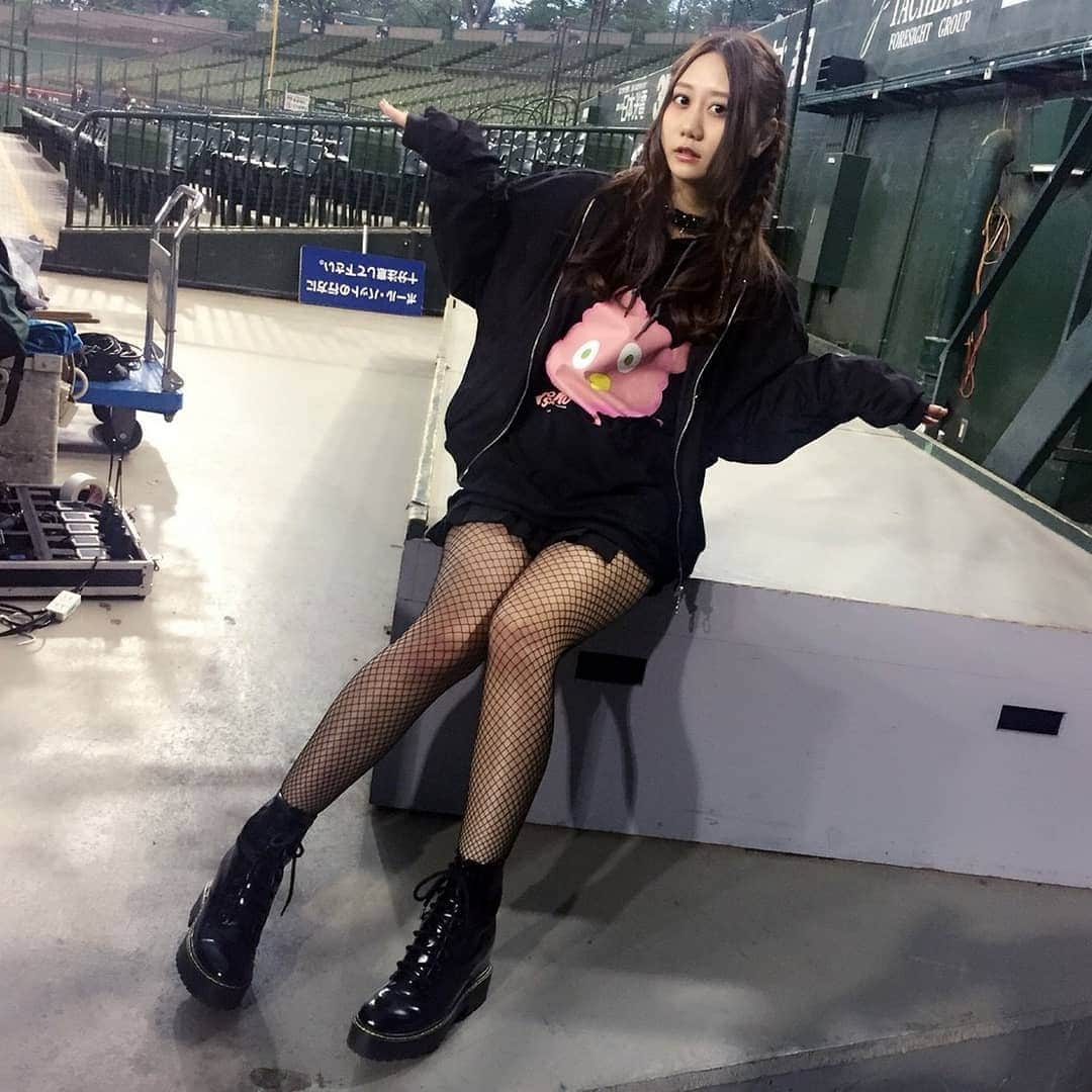 古畑奈和さんのインスタグラム写真 - (古畑奈和Instagram)「今日の私服です  tops #与作パーカー  #rasvoa  skirt #rasvoa choker #hellcatpunks  shoes #lastvirgin」4月15日 23時15分 - nao_furuhata