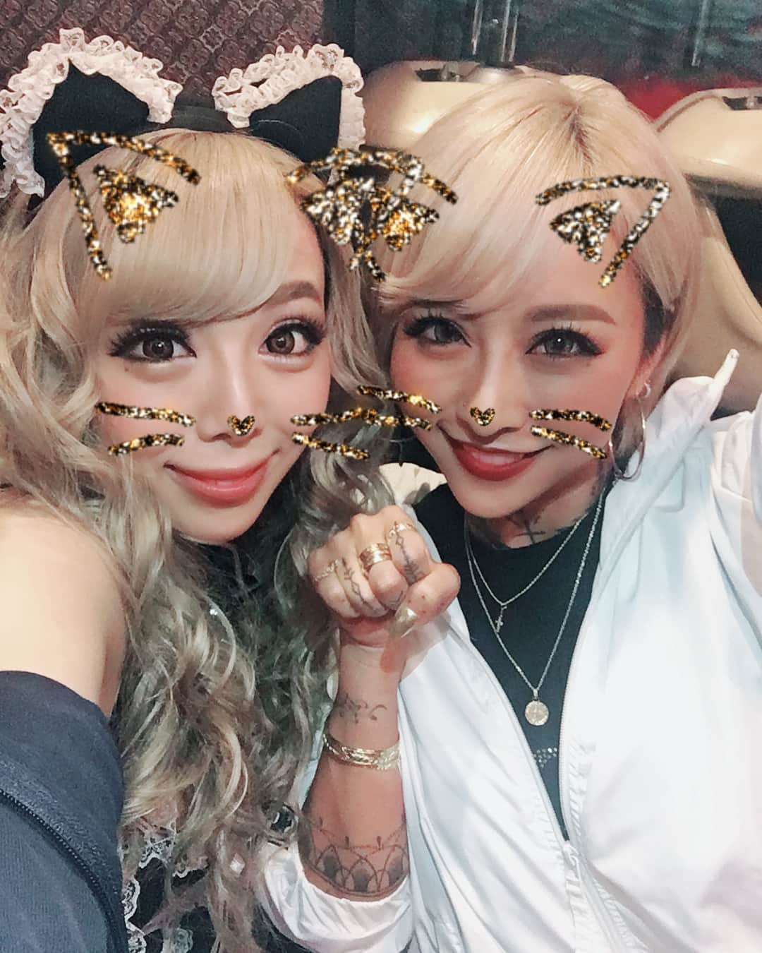 霜月るなさんのインスタグラム写真 - (霜月るなInstagram)「昨日ゎ仲良し麻那ちんと岡山MARSでイベントでした❤️会いに来てくれたみんなありがとう😍😍楽しかったあ💕雨やったからお客さんくるかなー？ってちょっと不安になったけど笑！ほんま楽しかったです💕昨日ゎメイドみたいな猫みたいなルナだったよん❤️きてくれたみんな、スタッフさんやdjさんみんなありがとう(≧∀≦)おいしい肉鍋も食べれたから満足やあ😍😍自分のお土産に、きびだんご買って帰っちゃった〜笑❤️#岡山#mars#イベント#dj#club#ギャル#セクシー女優#パティモン#超ヤバい#コカレロ#コカボム#きびだんご#お土産#肉鍋#美味しかった」4月15日 21時32分 - shimoruna