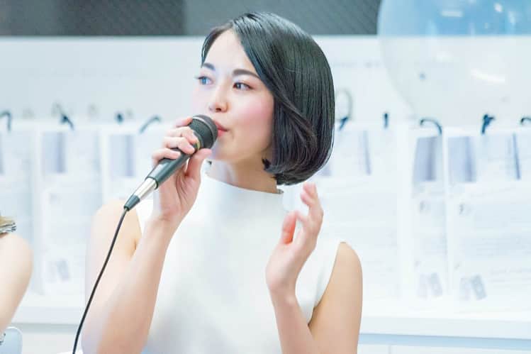 七尾エレナさんのインスタグラム写真 - (七尾エレナInstagram)「ミレニアル世代向けのキャリアスクール SHE @she_officials の1周年記念イベントで 村田あつみちゃん @anmitsuchan  椎木里佳ちゃん @rikashiiki と3人で 起業家トークショーに登壇しました。 ✳︎ みんなそれぞれのやり方で会社を回してて 泥臭く頑張ってて 大変な事って自分だけじゃないんだ！！って 勇気をもらえた日だった。 ✳︎ #シーライクス #shelikes #キャリアスクール #ミレニアル世代 #起業家 #トークショー」4月15日 22時15分 - elenananao