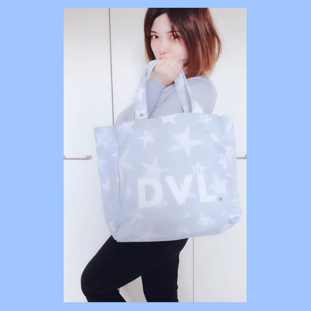 沖田杏梨さんのインスタグラム写真 - (沖田杏梨Instagram)「My favourite bag.* DIAVEL.* I can use it as a maternity bag🍀* ほんとにたっぷり入って使いやすトート。お気に入り✌️ DIAVEL💓  http://www.diavel81.com * #anriokita #DIAVEL #totebag」4月15日 15時16分 - anri_okita