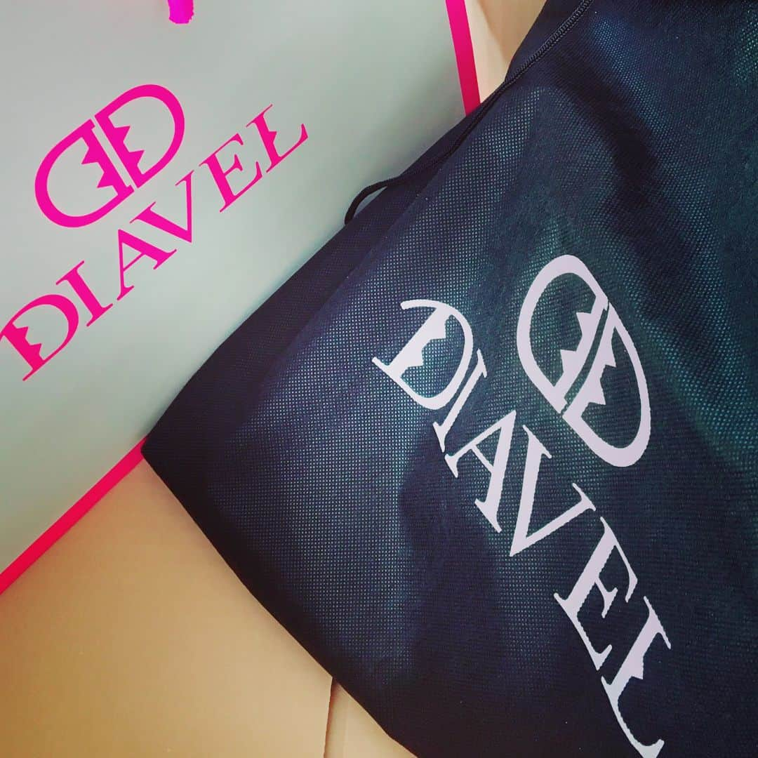 沖田杏梨さんのインスタグラム写真 - (沖田杏梨Instagram)「My favourite bag.* DIAVEL.* I can use it as a maternity bag🍀* ほんとにたっぷり入って使いやすトート。お気に入り✌️ DIAVEL💓  http://www.diavel81.com * #anriokita #DIAVEL #totebag」4月15日 15時16分 - anri_okita