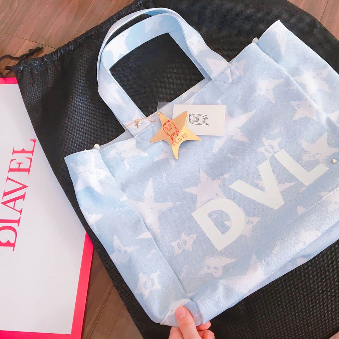 沖田杏梨さんのインスタグラム写真 - (沖田杏梨Instagram)「My favourite bag.* DIAVEL.* I can use it as a maternity bag🍀* ほんとにたっぷり入って使いやすトート。お気に入り✌️ DIAVEL💓  http://www.diavel81.com * #anriokita #DIAVEL #totebag」4月15日 15時16分 - anri_okita