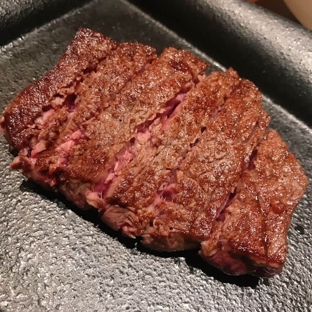 サキ吉さんのインスタグラム写真 - (サキ吉Instagram)「昨日はめありちゃんにお誕生日お祝いしてもらいました☺️💖 わんこと行ける鉄板焼き屋さん💋 家族大集合だった❤️ 2人して泣いちゃったり😂 さきっていい友達持ったなぁ💓 大好きです❤️ . #六本木 #やさいや #鉄板焼き #犬OK #お誕生日会 #ありがとう」4月15日 15時49分 - sakikichi1201