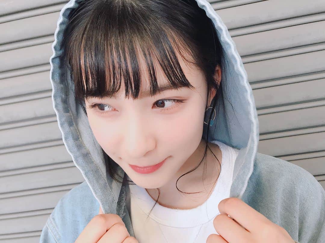 山本茉央のインスタグラム：「. アクセサリーピアス 朝急いで買った🤭 ３１５円....安✨ . . #アクセサリー #ピアス  #安い」