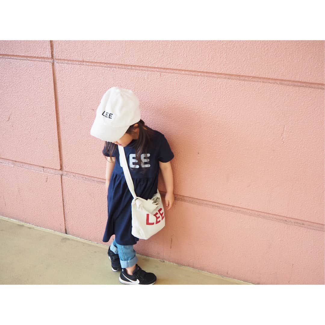 Kyooonさんのインスタグラム写真 - (KyooonInstagram)「20180415 * * 今日もよく笑った〜☺️ * 娘が観たいと言っていた映画🎦 プリキュア、ドラえもん、しんちゃん制覇✨ プリキュアがいちばん楽しくて可愛かった♡と言ってるけどドラえもんがいちばん集中してたかなぁ🤗 * * 夏に向けて半袖も準備🌻♪♪ LEE×アプレレクールのコラボアイテムが 今回もすごーく可愛くて😍キャップは前のなんだけど このワンピ、シンプルでシルエットが女の子らしくて好き✨ LEEコラボ毎回すごく人気みたいなので是非お早めにお店に行ってみてください☺️✨ @apres__official に素敵なコーデがたくさんなので是非フォローしてみてね♪ #アプレレクール#アプレキッズ#LEE#LEEコラボ#LEEkids#PR#3歳#3歳11ヶ月」4月15日 21時13分 - fancykyon