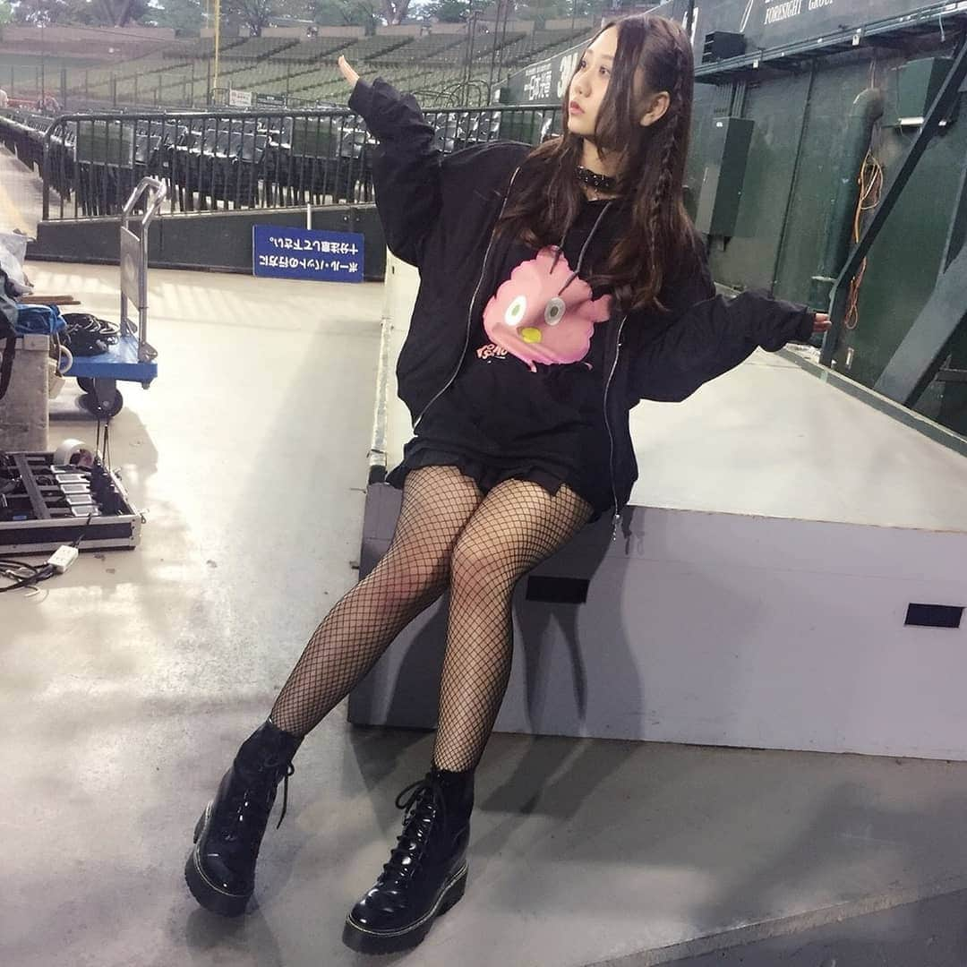 古畑奈和のインスタグラム：「今日の私服です  tops #与作パーカー  #rasvoa  skirt #rasvoa choker #hellcatpunks  shoes #lastvirgin」