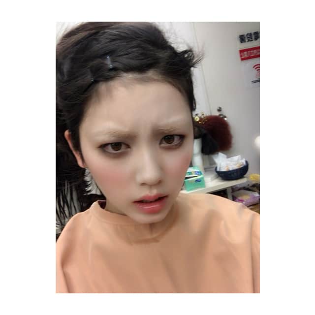 小芝風花さんのインスタグラム写真 - (小芝風花Instagram)「舞台「オーランドー」ポスター撮影の、Before after😂 眉毛を消したら人相悪すぎて、少しツボりました♡」4月15日 23時23分 - fuka_koshiba_official