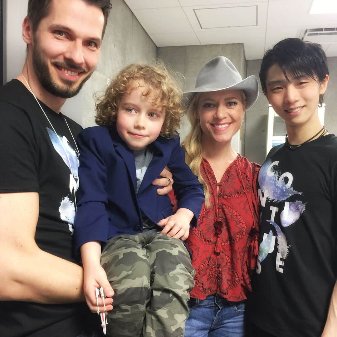 シェイ＝リーン・ボーンのインスタグラム：「More pics with some wonderful people at Yuzu’s Show. Family & Friends! #hanyuyuzuru #ciontu」