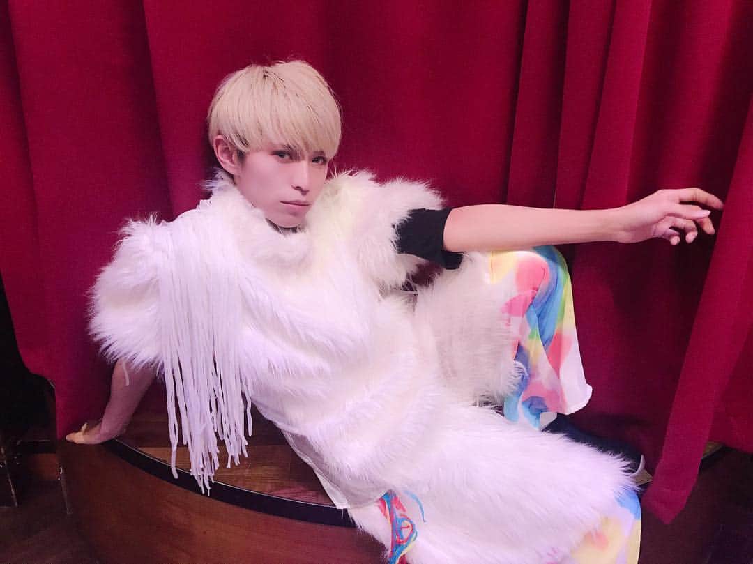 白鳥白鳥【二丁目の魁カミングアウト】のインスタグラム：「先日助けていただいたケサランパサランでした。」