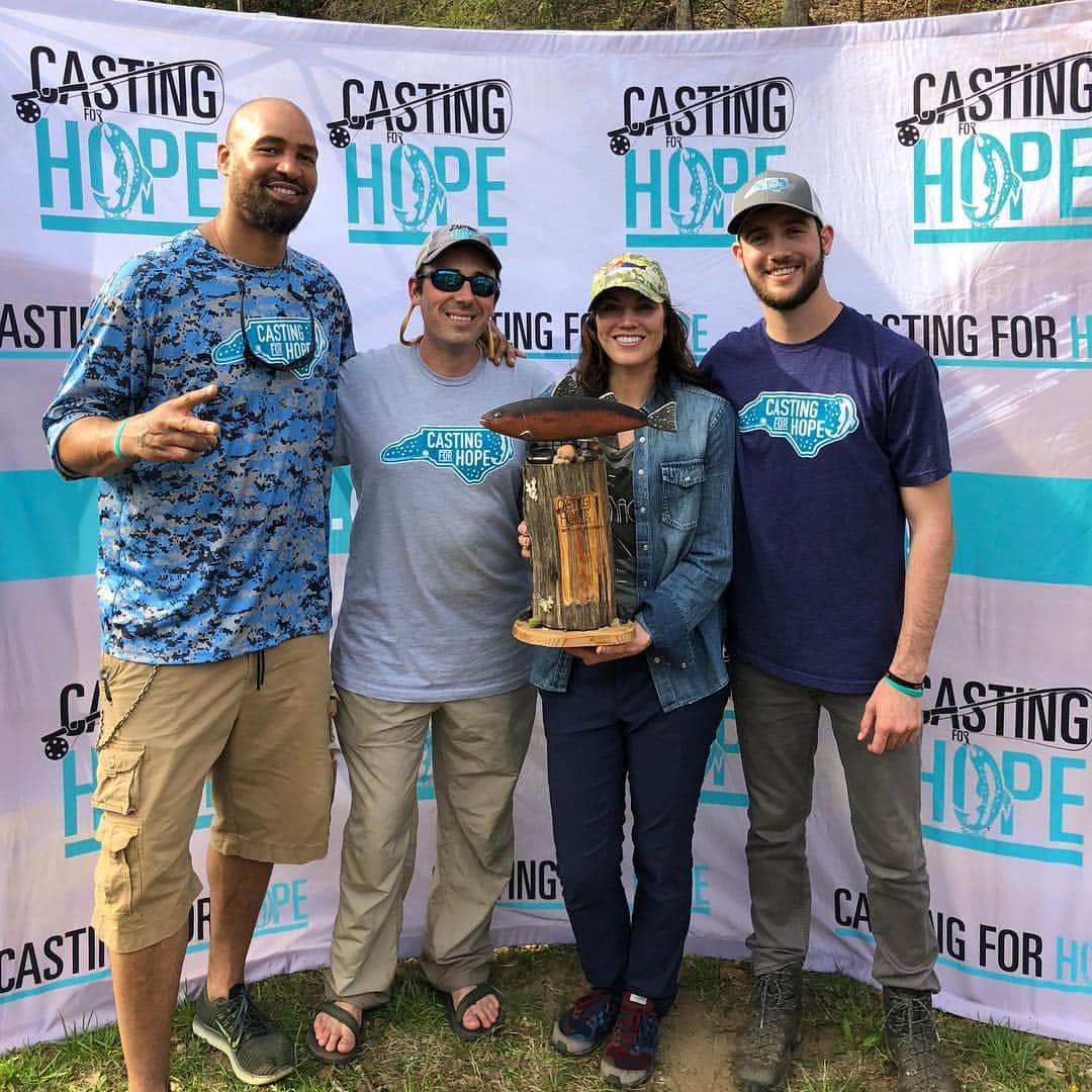 ホープ・ソロさんのインスタグラム写真 - (ホープ・ソロInstagram)「Beautiful day in Spruce Pine, NC at the @CastingForHope #flyfishing tournament. Thank you @tsharp94 @uppercreekangler for having us come out to judge! Some of the best talent in the world, and a stunning and serene place for fishing! We’ll be back!」4月16日 5時53分 - hopesolo