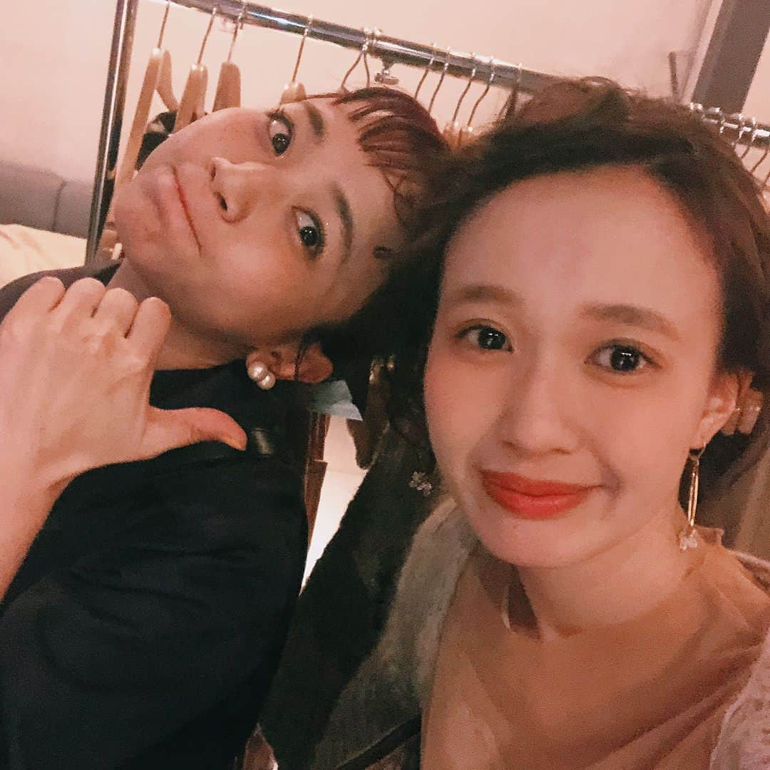 柴田紗希さんのインスタグラム写真 - (柴田紗希Instagram)「おはようさん♡ るりえ氏結婚式同じテーブルは ほっきーいぢっちゃんなつめちゃんまきさん❤️ ああ本当に、笑い転げて全員のハッピー魂最高やった🤣 大きく笑い大きく感動泣き そして結婚した2人らしい 素敵な結婚式💍 改めて出席できたことに幸せ感じ 余韻に浸り、いざ月曜日ー✨💪🏻😁 #天使の結婚式」4月16日 9時25分 - shibasaaki