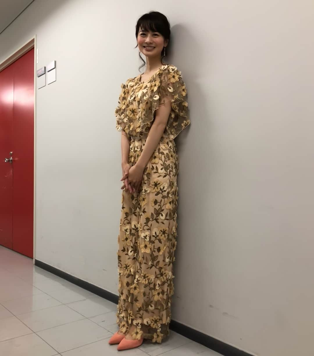 高見侑里さんのインスタグラム写真 - (高見侑里Instagram)「◡̈♥︎ 今夜22:15から、久しぶりにどエライさんの放送があります📺 * アマゾン川流域の神秘の村に日本のバラエティ番組としては初潜入！リポーターは#大倉士門 さん、ゲストは#遠藤憲一 さん、#鈴木奈々 さんです☺︎ * 今日から番組をより楽しんでいただけるようなクイズがありますので、ぜひご覧ください♡ * オールインワン…#MillionCarats ピアス…#STARJEWELRY パンプス…#DIANA *  #世界の村のどエライさん #山崎育三郎 さん #千鳥 さん #村瀬哲史 先生」4月16日 9時35分 - yuri_takami_official