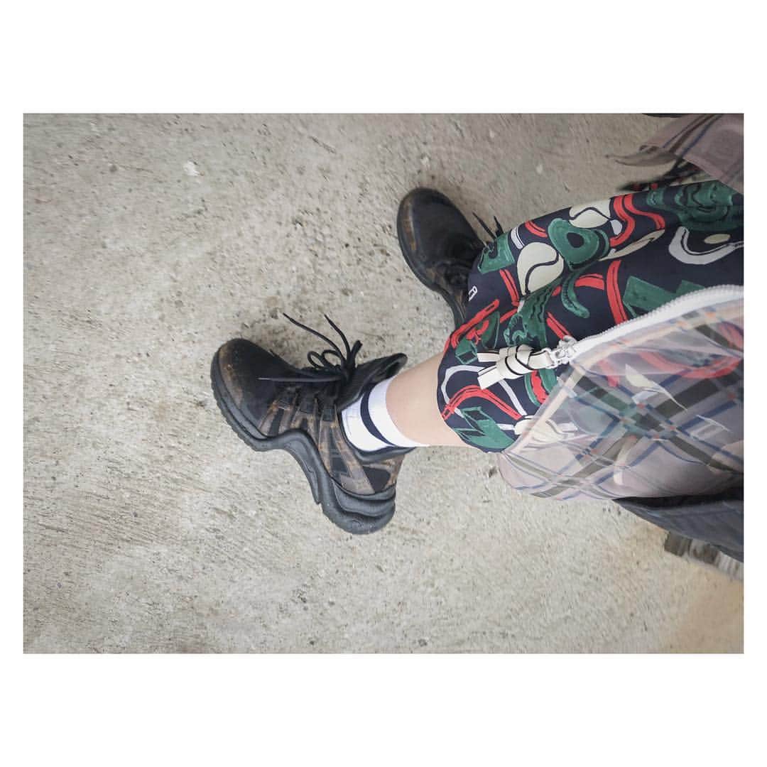 本田翼さんのインスタグラム写真 - (本田翼Instagram)「👟 さいきんよく見かける👟を 撮影で履きました。 #トレンド ってやつですね」4月16日 14時37分 - tsubasa_0627official