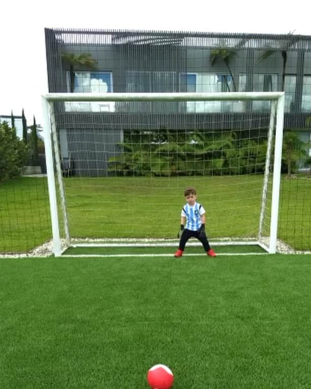 ジェシカ・スターリングのインスタグラム：「Muy bien maxi 👏🏻👏🏻 te amamos @d_ospina1」