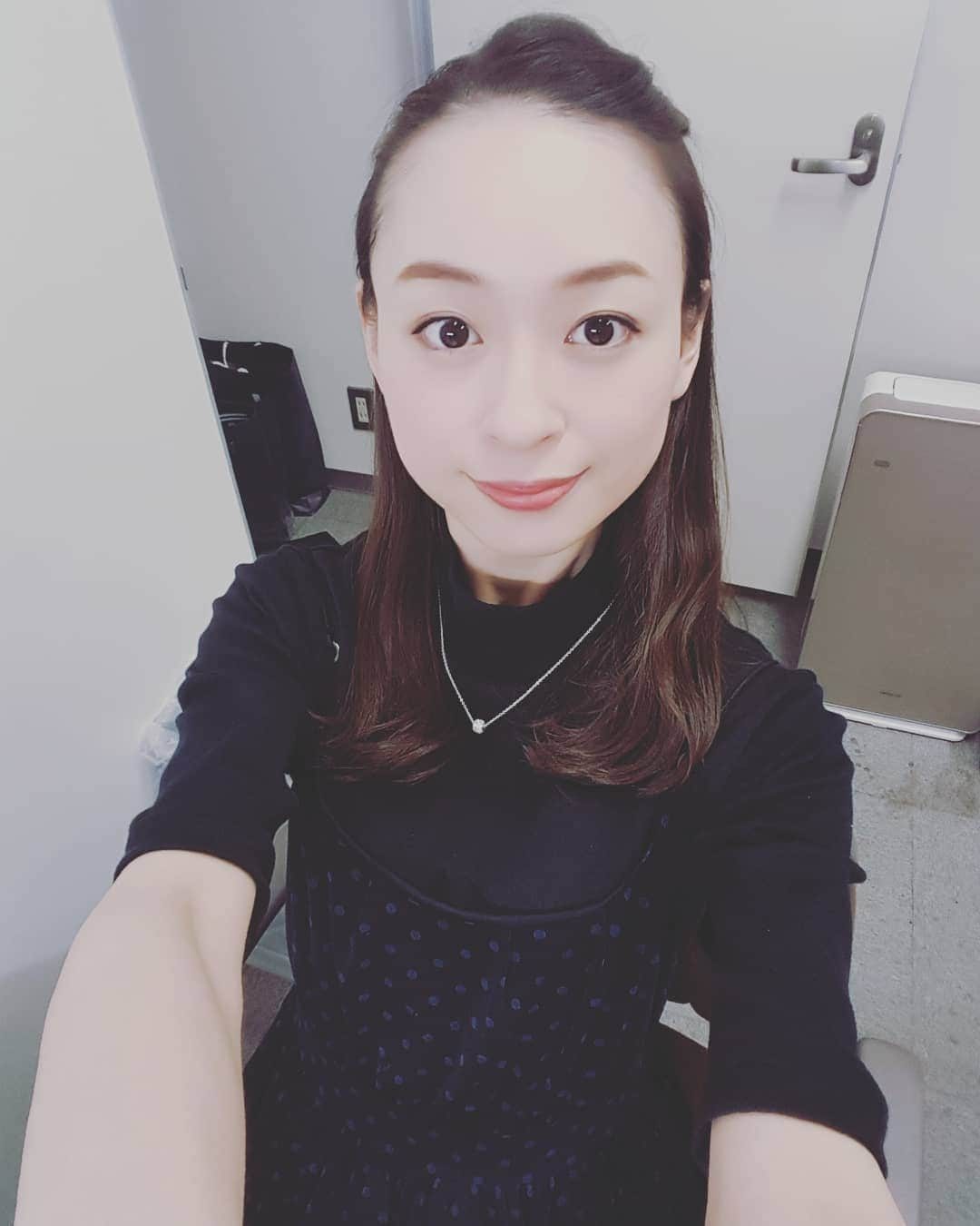 瞳ゆゆさんのインスタグラム写真 - (瞳ゆゆInstagram)「大井競馬の前半キャスターでした🐴 今日、新人ジョッキーの北野壱哉騎手と吉井章騎手がデビューしました🎉 . インタビューで、とてもフレッシュな姿を見せてくれた2人😆 応援したくなります✨ 皆さんも、ご声援お願いしますね🎵 . さて、今週はダブル重賞ウィーク🐴💨 明日は「ブリリアントカップ」で、明後日は「東京スプリント」が行われます😊 . イルミネーションも新しくなりました😍 関東最大級のイルミネーションということで私も楽しみ😆(←まだ見てない😜) トゥインクルレースをお楽しみくださーい👍 . . #馬 #競馬 #競馬中継 #生放送 #大井競馬場 #tck #ブリリアントカップ #東京スプリント #新人騎手 #イルミネーション #トゥインクルレース #宝塚og #アナウンサー #瞳ゆゆ」4月16日 18時03分 - yuyu_hitomi