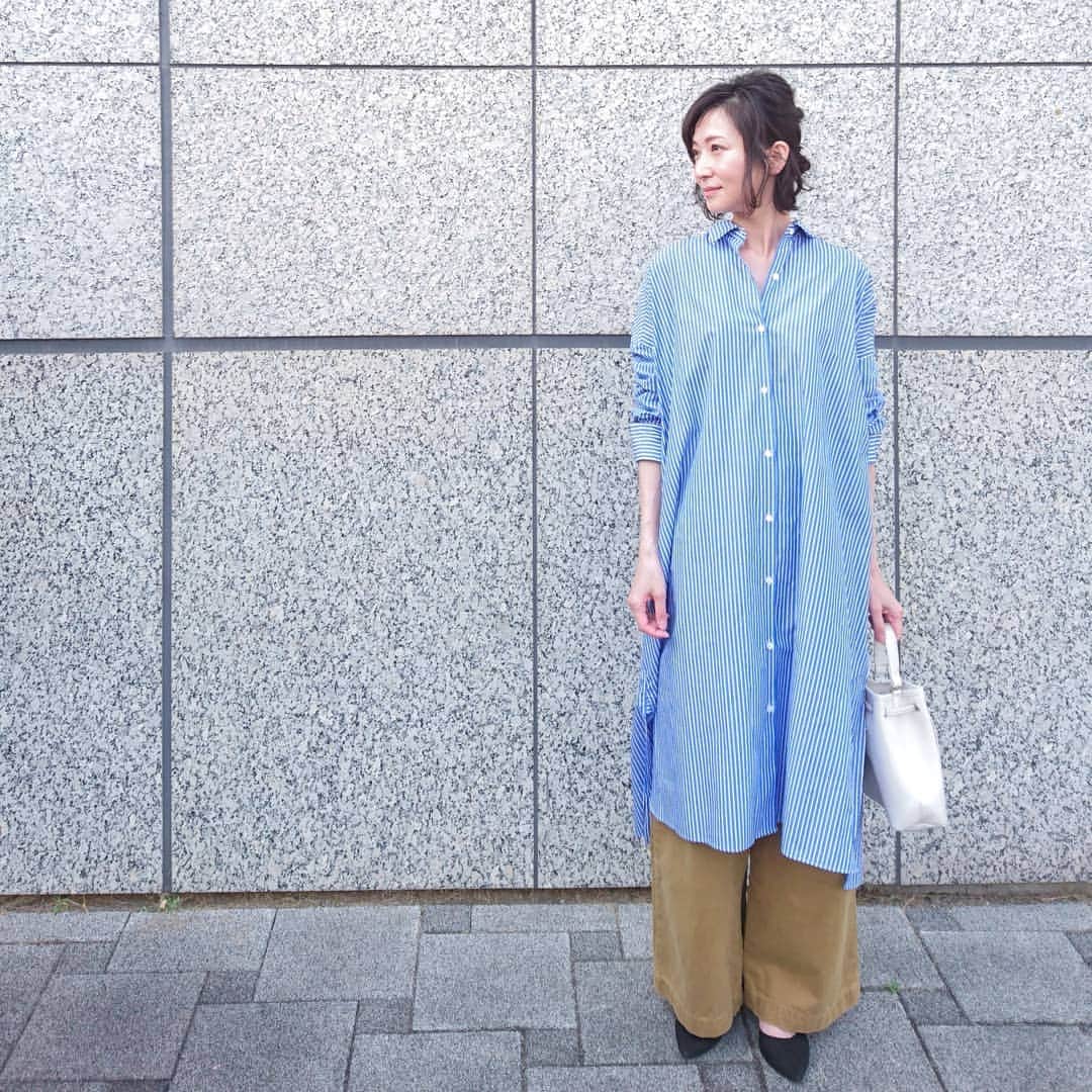 gayo01のインスタグラム：「ロング＆ルーズコーデ💙 . 改めて腕もロング😂 . . tops... #framework bottoms... #tomorrowland bag... #muse shoes... #gu . #ootd #outfit #fashion #coordinate #locari #baycrews #ストライプ #シャツワンピース #ロングシャツ #ワイドパンツ #大人カジュアル #プチプラコーデ #シンプルコーデ」