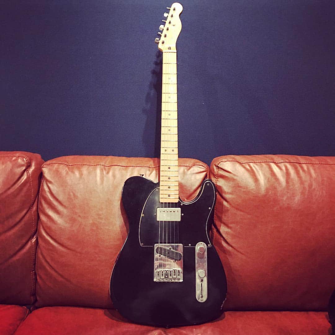 米田貴紀のインスタグラム：「新しいギターを買いました🎸  #fendermexico  #telecaster」