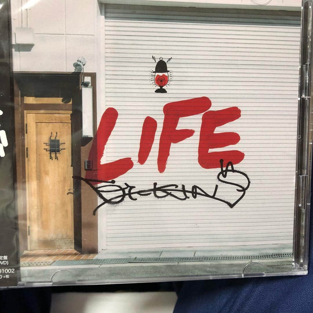 坂倉将吾のインスタグラム：「4月25日発売のET-KINGさんのアルバムを頂きました！！ いい歌ばかりでついつい聴き入ってしまいましたー！ 皆さんもぜひ聴いて見てください！！ たくさん聞いて日々頑張っていこ👍👍 #etking#LIFE」