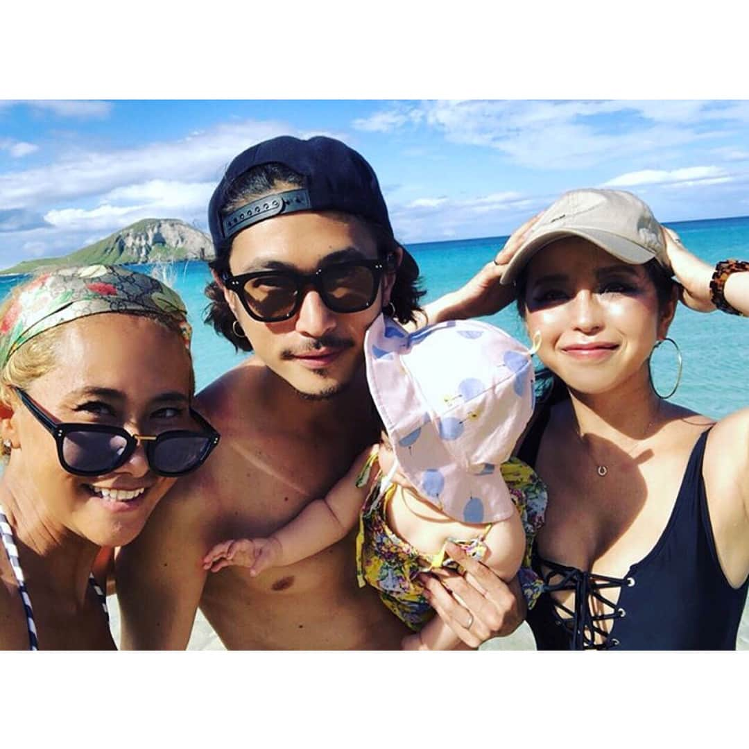 PINKYさんのインスタグラム写真 - (PINKYInstagram)「Secret beach🌊💙☀️ . 大好きな未都さんが連れて行ってくれた秘密のビーチ🏖 . 最高すぎたぁ😍💕 . Thanx & Big love @mitoism 😘❤️ . ブログを更新しました📝 ・・・ #love #happy #family #springbreak #islandtrip #vacation #hawaii #secretbeach #surfergirlacademy #baby #babygirl #生後9ヶ月 #hubbywifey #mommydaddy #daughterlove #nofilterneeded」4月16日 19時13分 - shanti_pinky_shanti