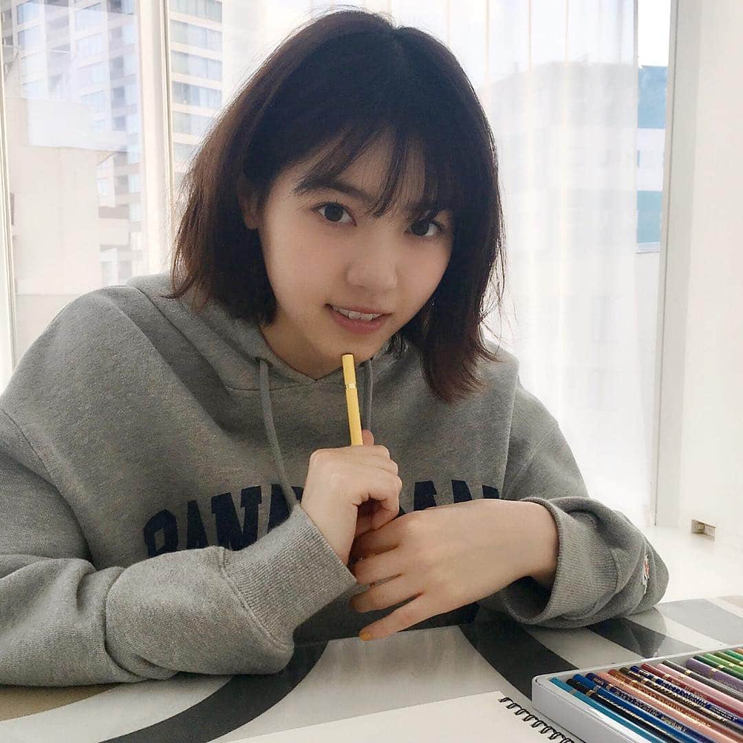西野七瀬のインスタグラム：「これまでにノンノの連載 #ななせるふ や、付録（ふせんにカレンダー…いろいろありましたね☺︎）で描き下ろしてきたオリジナルキャラの「どいやさん」。その約2年半分、なんと合計46カットがフォトブックに収録されています！見逃したどいやさんも、この機にコンプリート✨  #西野七瀬 #乃木坂46 #西野七瀬1stフォトブック #わたしのこと  #5月9日発売 #ヤッホー」