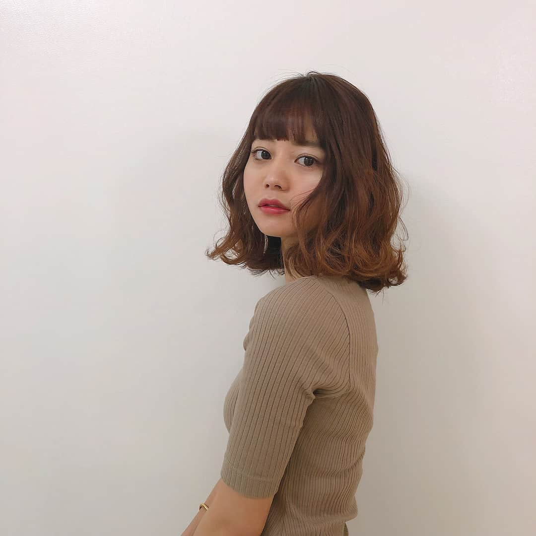 NANAMIさんのインスタグラム写真 - (NANAMIInstagram)「トリートメントでヘアケアしてきたよ✌︎ 髪伸びてからは毛先がパサつきやすいからケアはしっかりしてるよ〜❤︎❤︎ さらっさらの髪は永遠の憧れだからね💕💕💕 お洋服はワンピースで @sly_official  の♡ #hair #ヘアメンテナンス #nanami_hair」4月16日 21時19分 - nanami023