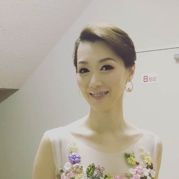 凰稀かなめさんのインスタグラム写真 - (凰稀かなめInstagram)「昨日終演後はミニイベント ありがとうございました😊 でも〜 内容は秘密だよ…😑 #恥ずかしいからね #お手紙 #ありがとう #そして #今日もありがとうございました #生きる勇気を頂きました… #素敵なお言葉に感謝 #求めて下さる方がいる…#幸せ #だから演じる #明日は初ねねオランプと^_^ #1789 #お待ちしてます」4月16日 21時41分 - kanameouki_official