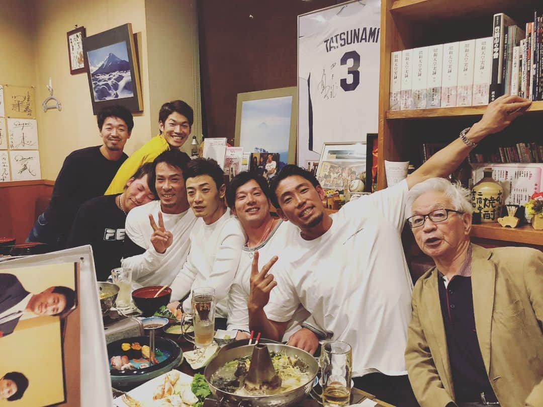 藤井淳志さんのインスタグラム写真 - (藤井淳志Instagram)「年に１回の豊橋！！！ いつもありがとうございます(^-^) 豊橋ナンバーワンの肉屋は鳥市精肉店で間違いない♪( ´▽｀) #藤井淳志#中日ドラゴンズ#豊橋#松井佑介#松井雅人#福田永将#堂上直倫#亀澤恭平#阿部寿樹#高橋周平#京田陽太#鳥市精肉店#高校の同級生」4月16日 22時04分 - atsushi.fj4