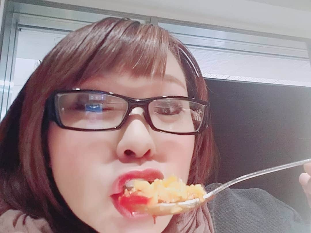 五十嵐サキさんのインスタグラム写真 - (五十嵐サキInstagram)「サキランチ☀🍴😆 #ポムの樹  #Lサイズ #巨大#オムライス #食べきれるか #食べきれないかも #食べきれた #パフェ　なら #まだ#入る #よしもと新喜劇  #吉本新喜劇 #五十嵐サキ」4月17日 14時38分 - saki_igarashi