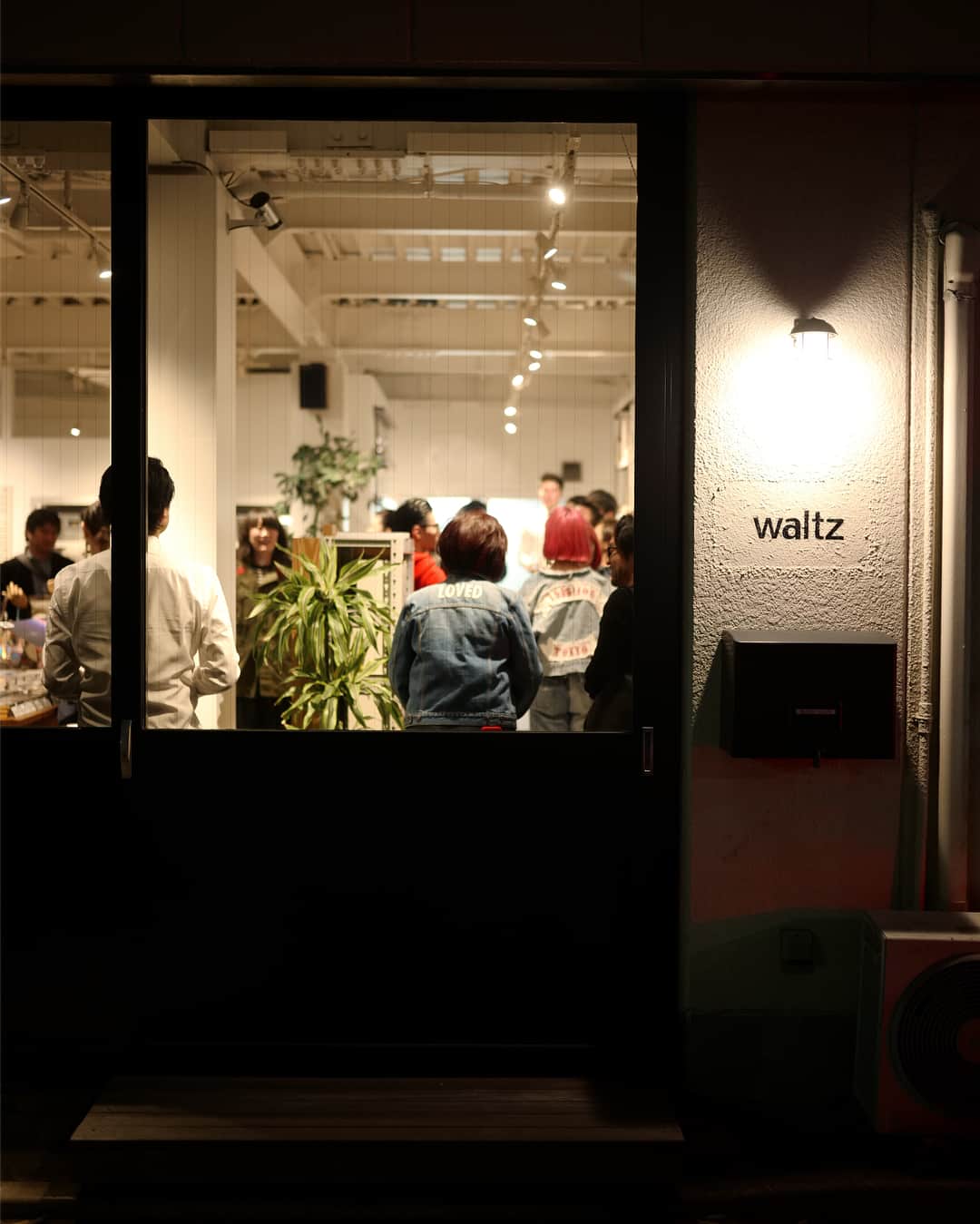 石川涼さんのインスタグラム写真 - (石川涼Instagram)「Waltz × GUCCI とてもいいお店でした。カセットテープを買いにまた空いてる時、ゆっくり行きたいと思います。  #Waltz#GUCCI」4月17日 15時40分 - vanquishceo