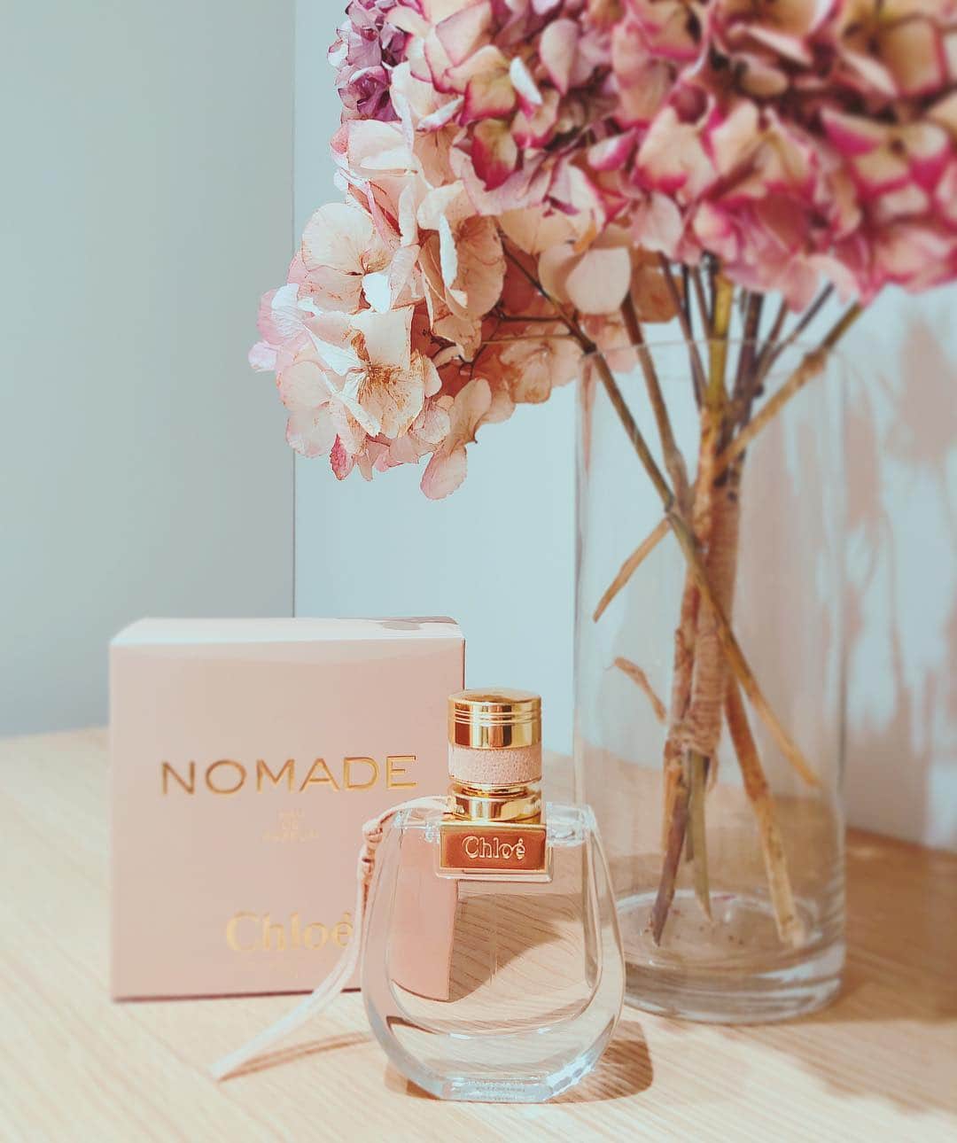 佐原モニカのインスタグラム：「This new scent😍 春らしいフローラルな香り🌷✨ #chloeGIRLS」