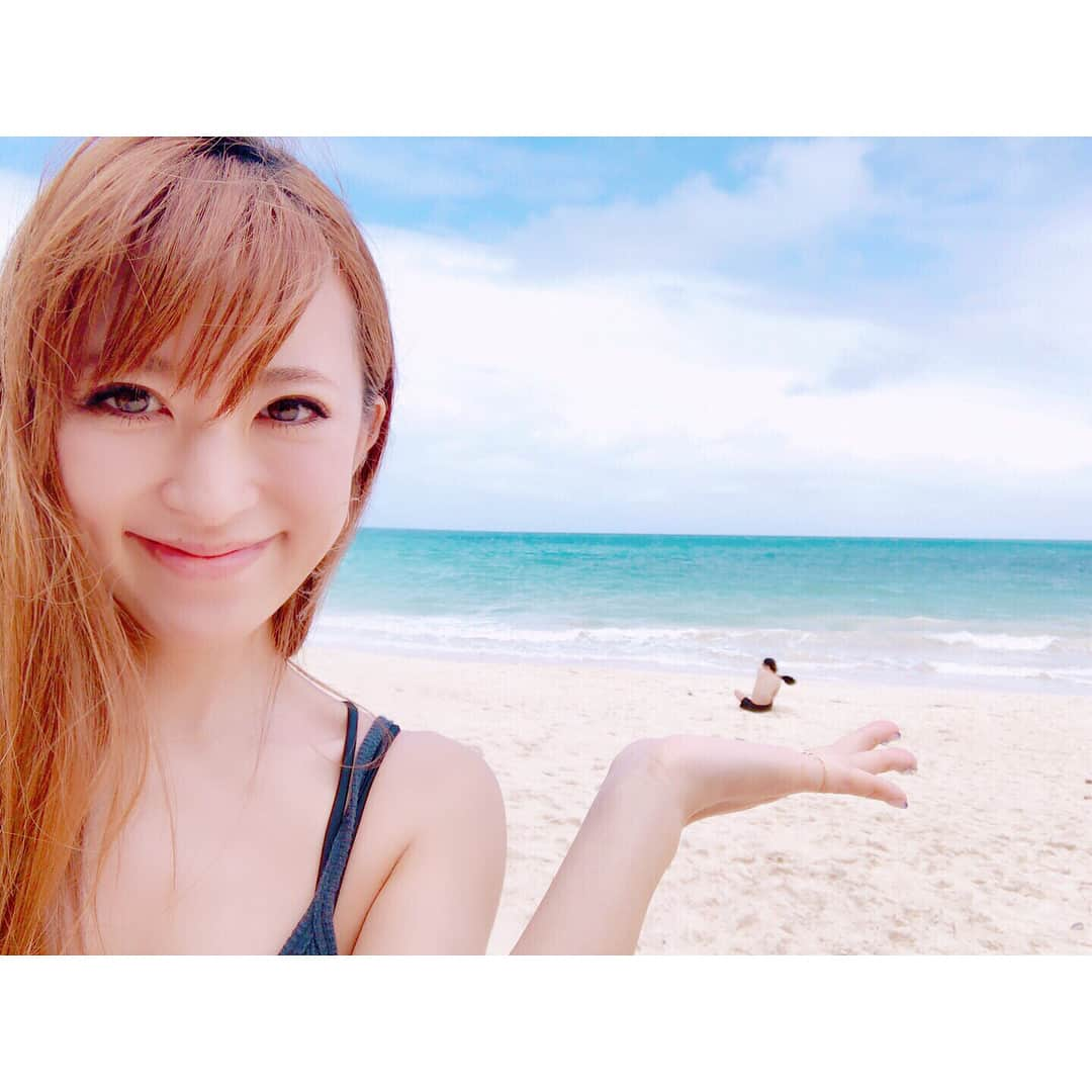 星野加奈さんのインスタグラム写真 - (星野加奈Instagram)「ハワイから帰国しましたが、 お天気悪いこんな日は写真を見て余韻に浸る…🏖 ・ ・ Hawaiiに戻りたい💔 ・ #hawaii #beach #sea #sun #husband #trip #vacation #happytime #love」4月17日 16時57分 - kanahoshino0228