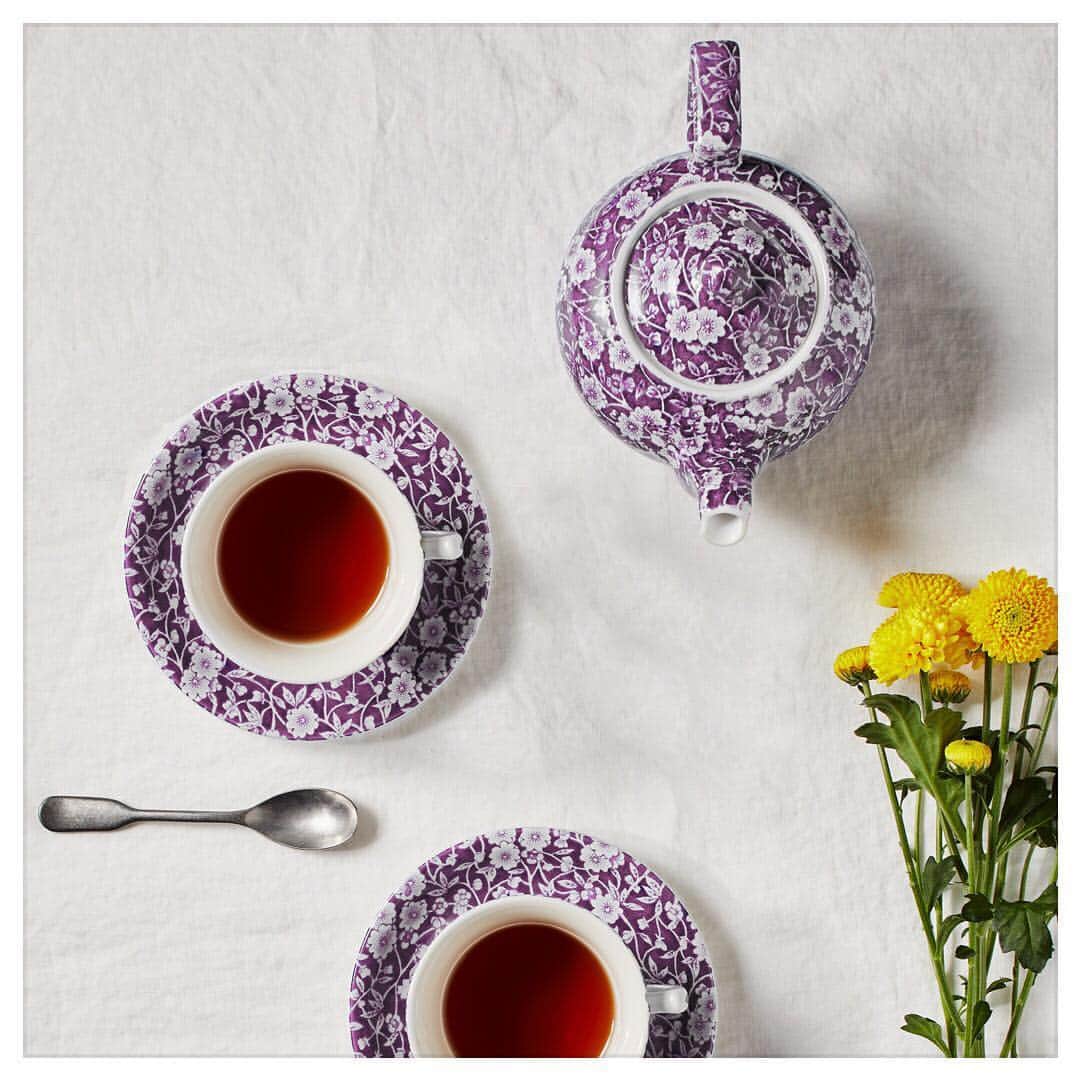 Harrodsさんのインスタグラム写真 - (HarrodsInstagram)「A Harrods exclusive to honour 50 years of the @burleighpottery Calico Pattern: the Mulberry colour palette. Add a marvellously vibrant edge to your homeware, perfect for brightening up afternoon tea. Shop the new range in Entertaining at Home, Second Floor.  #Harrods #HarrodsExclusive #HarrodsInteriors #BurleighPottery」4月17日 19時47分 - harrods