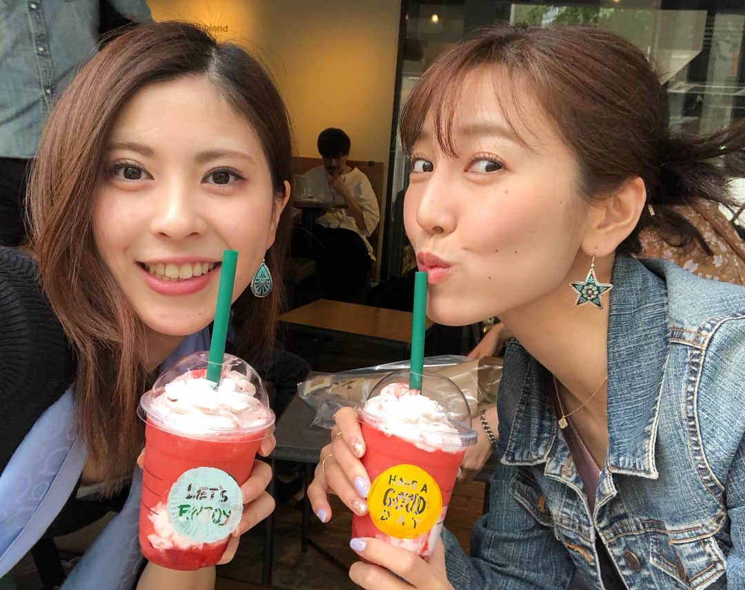 小澤陽子さんのインスタグラム写真 - (小澤陽子Instagram)「in private❁  珍しいピアス…(*´꒳`*)💙 なんと、1000円でGET…😳💖 右と左も違って、色も好きな色で。とっても気に入ってます♪  #プチプラ🤑 #友人とおそろい❤︎ #🌙と⭐️」4月17日 22時03分 - yoko.ozawa729