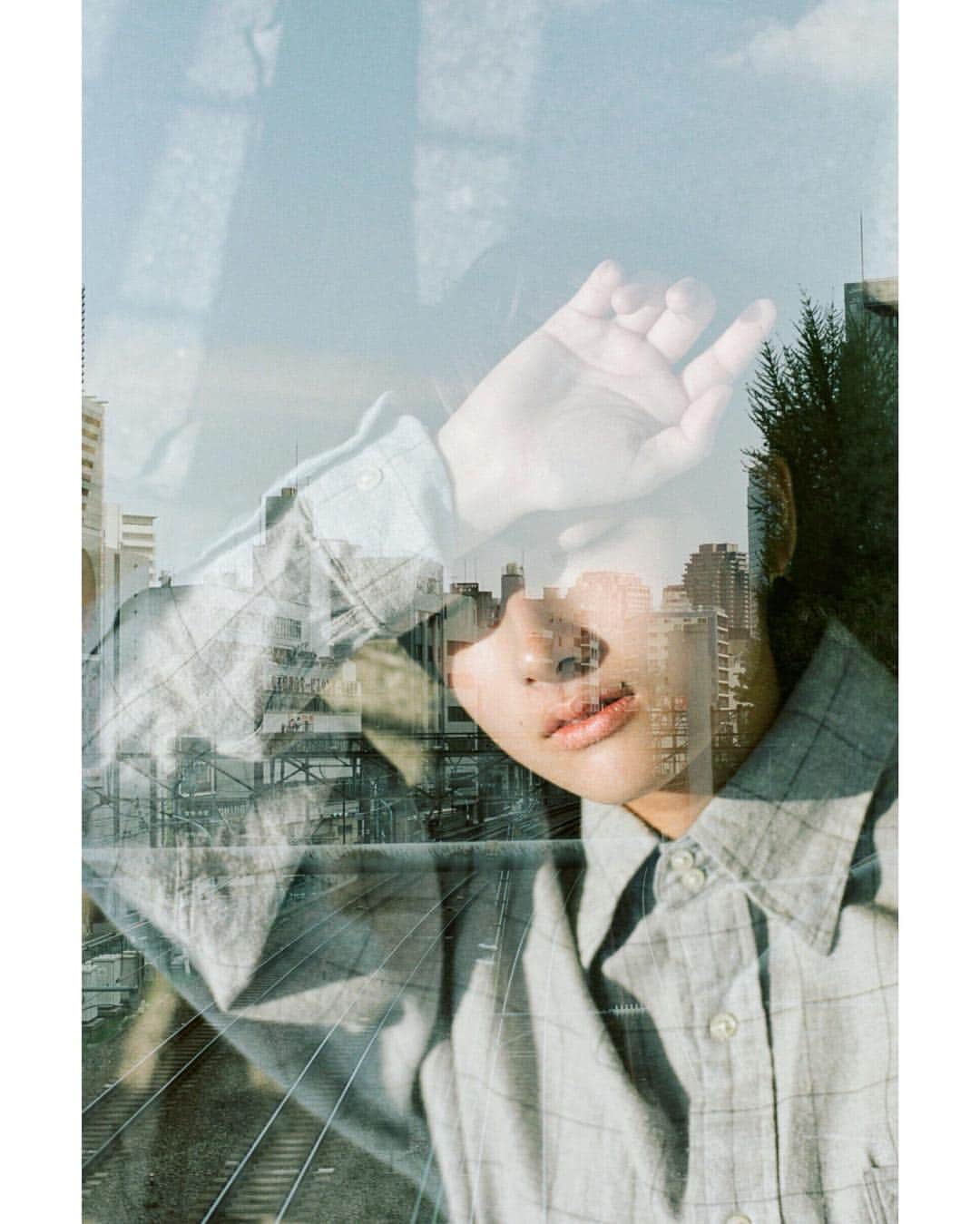 ＮＯＢＵのインスタグラム：「. Tokyo . . . . . . . . . . #film #filmphoto #filmphotography #filmcamera #35mmfilm #35mm #filmisnotdead #filmisalive #keepfilmalive #staybrokeshootfilm #beliveinfilm #lookslikefilm #filmfeed #ishootfilm #thefilmcommunity #analoguepeople #analoguevibes #analog #analogue #analogphotography #analoguephotography #analogfilm #フィルム #フィルムカメラ #フィルム写真 #contax #kodak #kodakfilm #portra160」